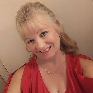 Meet your Posher, Laurie